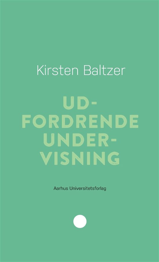 Pædagogisk rækkevidde 15: Udfordrende undervisning - Kirsten Baltzer - Livres - Aarhus Universitetsforlag - 9788771843996 - 5 décembre 2019