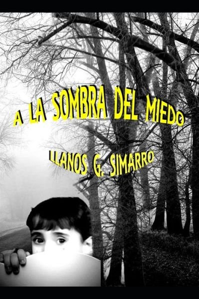 Cover for Llanos G Simarro · A la Sombra del Miedo (Paperback Bog) (2021)
