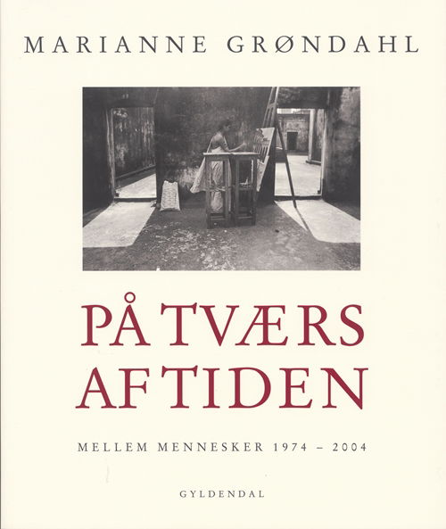 Cover for Marianne Grøndahl · På tværs af tiden (Sewn Spine Book) [1st edition] (2005)